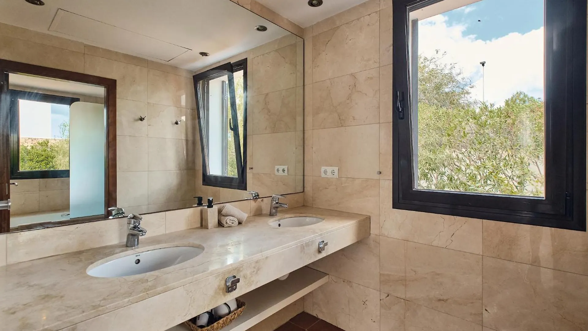 Luxe Villa Met Privezwembad - Sant Antoni View - Villa Oasis San Antonio  Španělsko